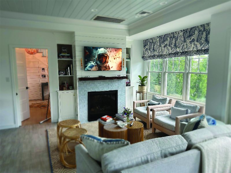 Frayednot beach house living area wall mounted TV